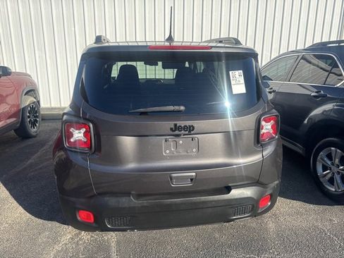 Used 2018 Jeep Renegade Altitude w/ UConnect 8.4 Nav Group image 5