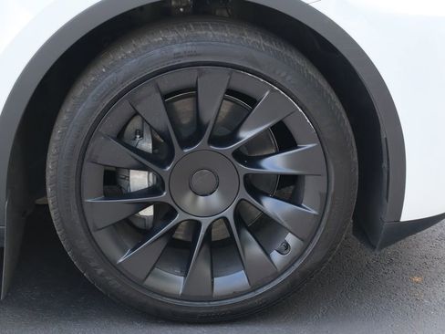 Used 2024 Tesla Model Y Long Range AWD/4WD image 29