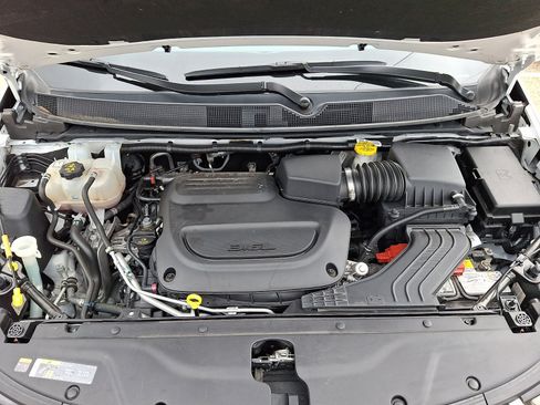 Used 2025 Chrysler Pacifica Limited FWD image 28