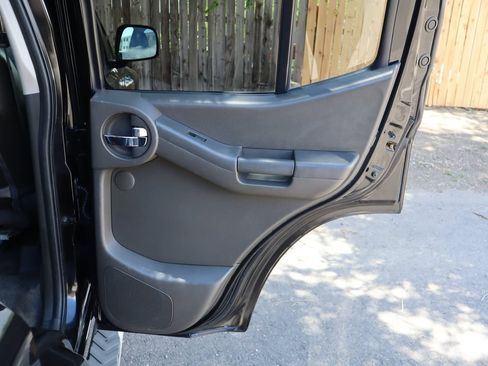 Used 2013 Nissan Xterra PRO-4X w/ Pro-4x Leather Pkg AWD/4WD image 25