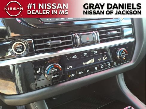 Used 2024 Nissan Pathfinder SV FWD image 17