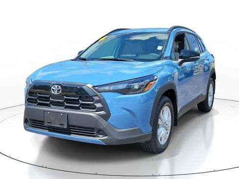 Used 2026 Toyota Corolla Cross LE FWD image 3