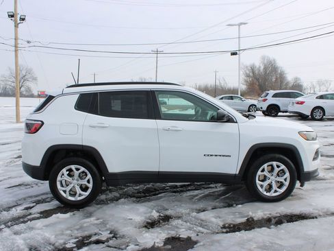 Used 2024 Jeep Compass Latitude AWD/4WD image 11