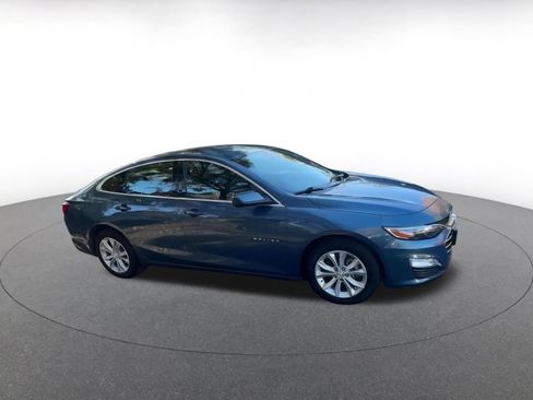 Used 2024 Chevrolet Malibu LT image 2