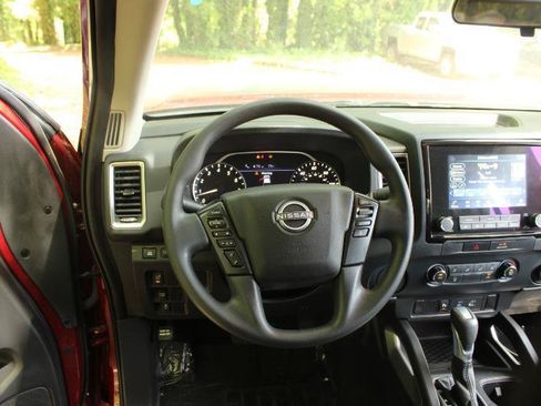 Used 2022 Nissan Frontier SV w/ Technology Package RWD image 10