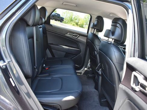Used 2023 Kia Sportage EX AWD/4WD image 27