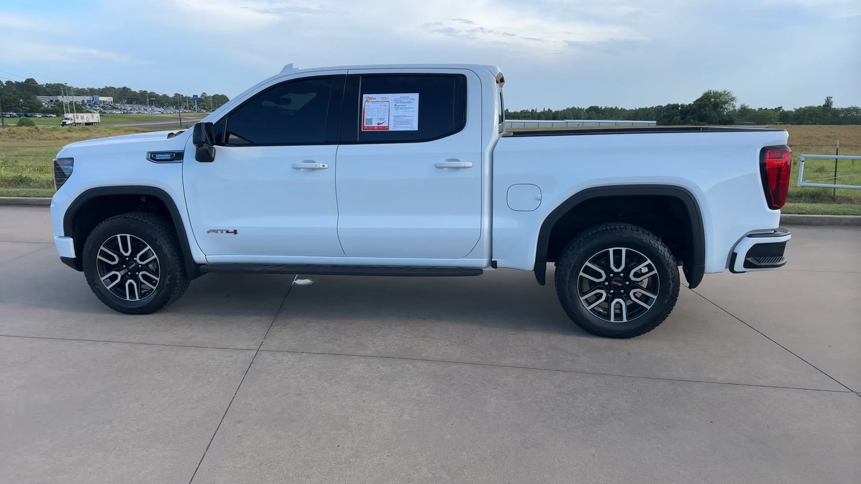 Used 2025 GMC Sierra 1500 AT4 w/ AT4 Premium Package AWD/4WD image 6