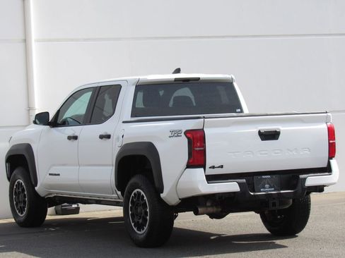 Certified 2024 Toyota Tacoma TRD Off-Road AWD/4WD image 5