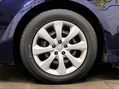 Used 2021 Toyota Corolla LE image 7