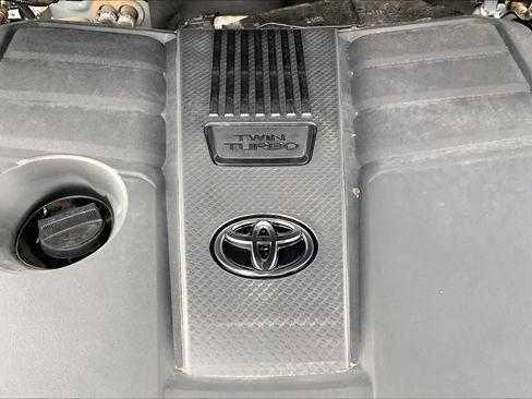 Used 2025 Toyota Tundra Limited AWD/4WD image 33