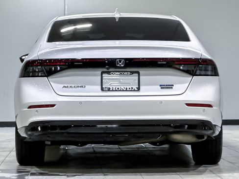 Used 2024 Honda Accord Touring image 9