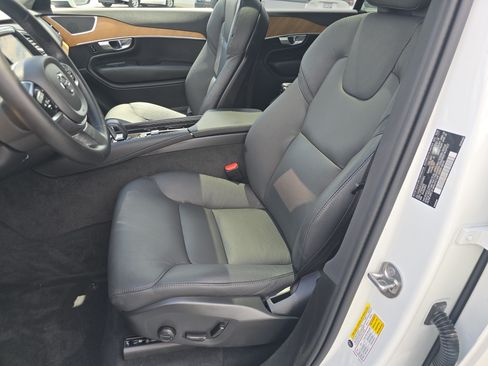 Used 2025 Volvo XC90 B6 Plus AWD/4WD image 23