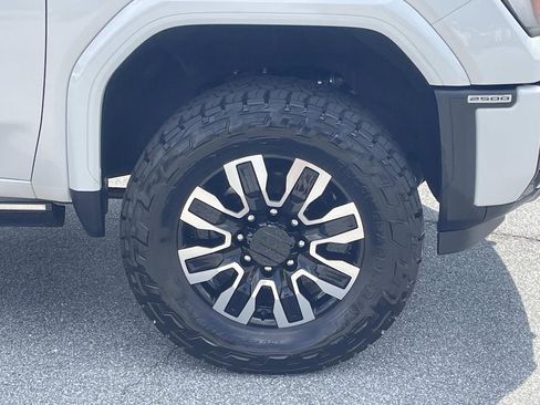 Used 2024 GMC Sierra 2500 Denali Ultimate AWD/4WD image 11