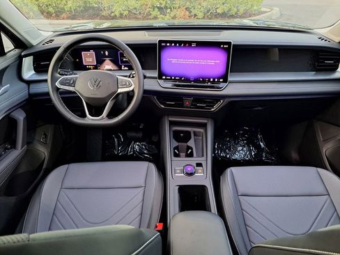 New 2026 Volkswagen Tiguan SE image 6