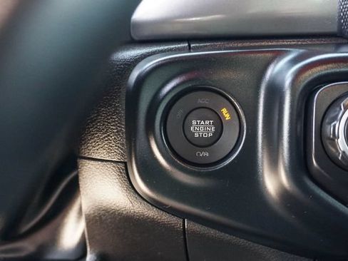Used 2023 Jeep Gladiator Sport AWD/4WD image 25
