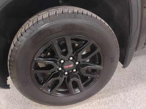 Used 2025 GMC Sierra 1500 Elevation image 8