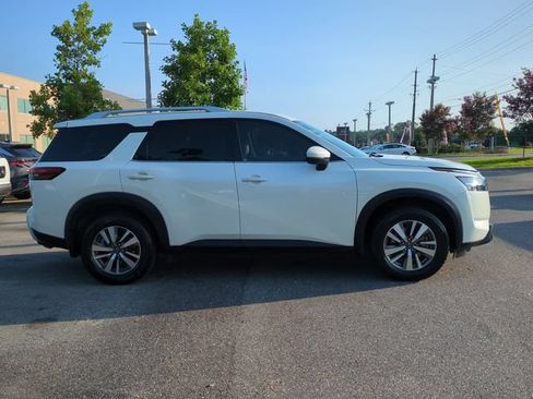 Used 2023 Nissan Pathfinder SL AWD/4WD image 4