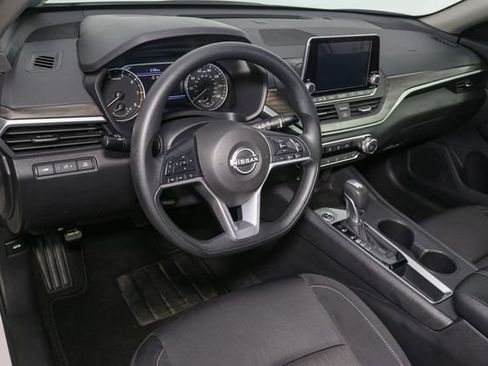 Used 2025 Nissan Altima 2.5 SV image 18