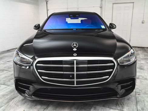 Used 2023 Mercedes-Benz S 500 4MATIC w/ AMG Line image 2