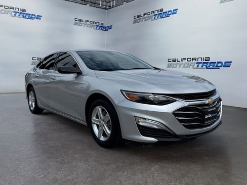 Used 2021 Chevrolet Malibu LS FWD image 3