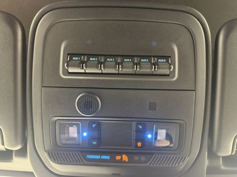 Used 2025 Ford Bronco Badlands image 19