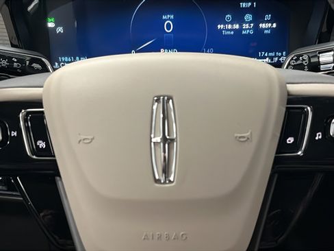 Used 2024 Lincoln Corsair AWD image 23