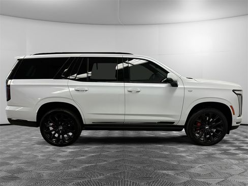 Used 2026 Cadillac Escalade Platinum Sport w/ LPO, ONYX Package image 6