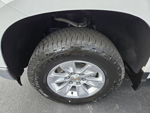 Used 2025 Chevrolet Silverado 1500 LT AWD/4WD image 24