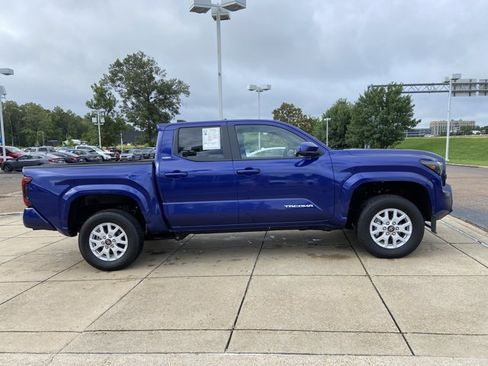 Used 2025 Toyota Tacoma SR5 AWD/4WD image 13