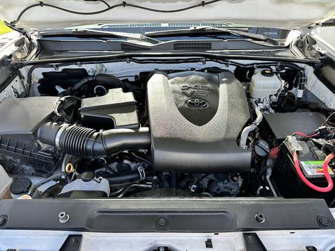 Used 2020 Toyota Tacoma TRD Off-Road w/ Technology Package AWD/4WD image 20