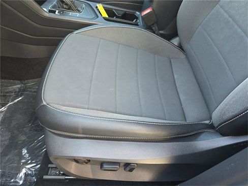 Used 2022 Volkswagen Taos SE image 15