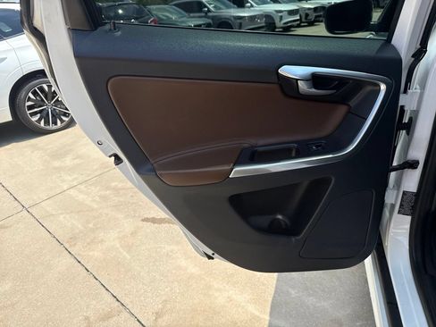 Used 2017 Volvo XC60 T5 Dynamic w/ Preferred Option Package AWD/4WD image 17