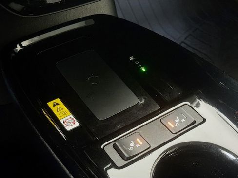 Used 2019 Toyota Prius XLE image 17