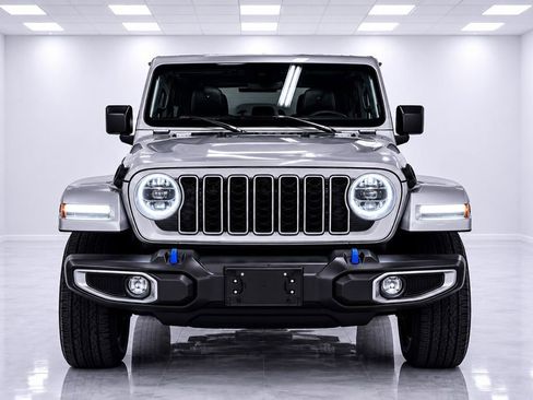 Used 2024 Jeep Wrangler Unlimited Sahara w/ Dual Top Group AWD/4WD image 3