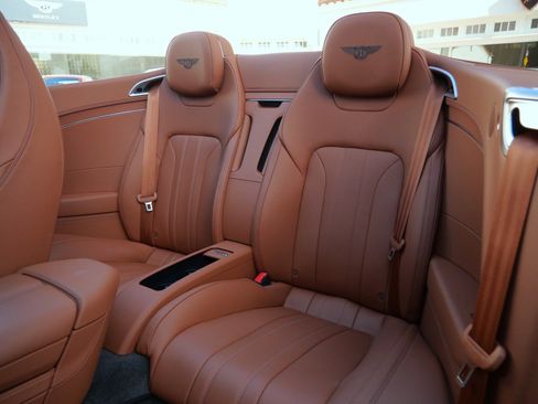Used 2020 Bentley Continental GT image 17