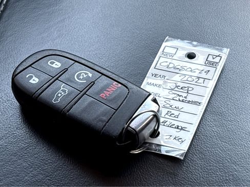 Used 2021 Jeep Grand Cherokee Overland AWD/4WD image 25
