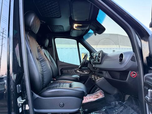 Used 2021 Mercedes-Benz Sprinter 3500 w/ Comfort Plus Package image 37
