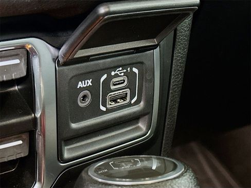 Used 2024 Jeep Wrangler Unlimited image 30