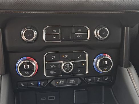 Used 2024 GMC Yukon AT4 w/ Technology Package AWD/4WD image 19