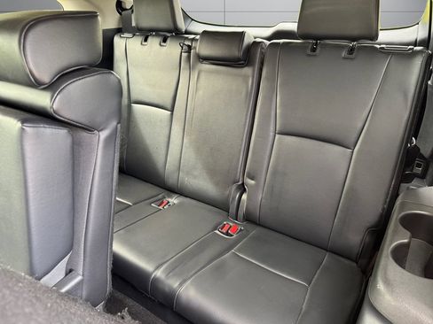 Used 2023 Toyota Highlander XLE AWD/4WD image 16