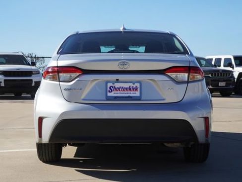 Used 2024 Toyota Corolla LE image 8