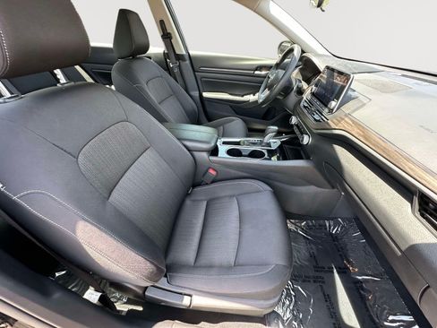 Used 2024 Nissan Altima 2.5 SV FWD image 25