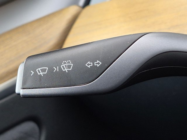 Used 2022 Tesla Model Y Long Range AWD/4WD image 11