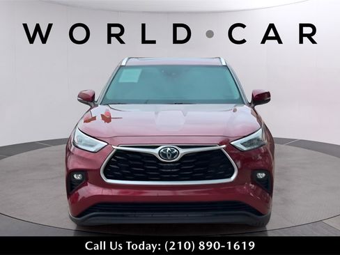 Used 2020 Toyota Highlander XLE image 3