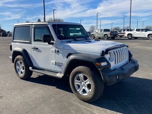 Used 2019 Jeep Wrangler Sport image 2