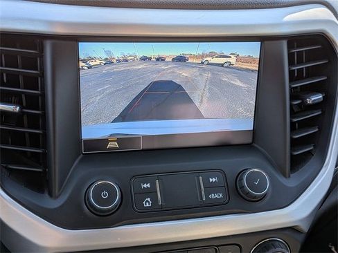 Used 2023 GMC Acadia SLT image 25