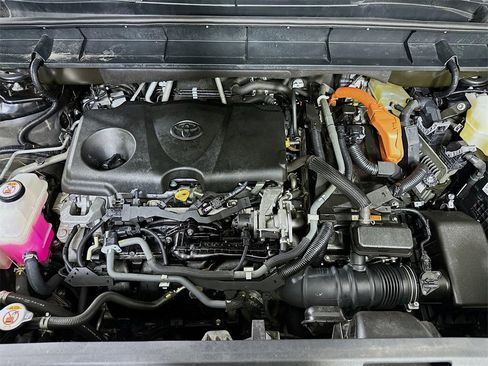 Used 2021 Toyota Highlander XLE image 9