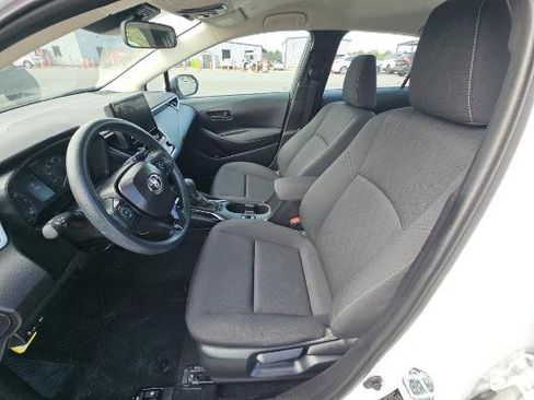 Used 2025 Toyota Corolla LE image 6