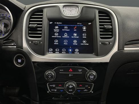 Used 2023 Chrysler 300 Touring w/ Sport Appearance Package image 7