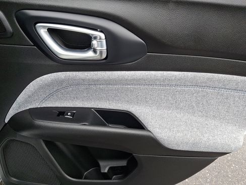 Used 2024 Jeep Compass Latitude w/ Sun and Sound Group image 14